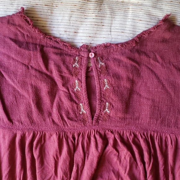 Flowy embroidered crop top - Picture 4 of 4